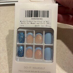 Winter French Tip Press On Glue 24 Nails Blue Snowflake Sparkle New Unopened